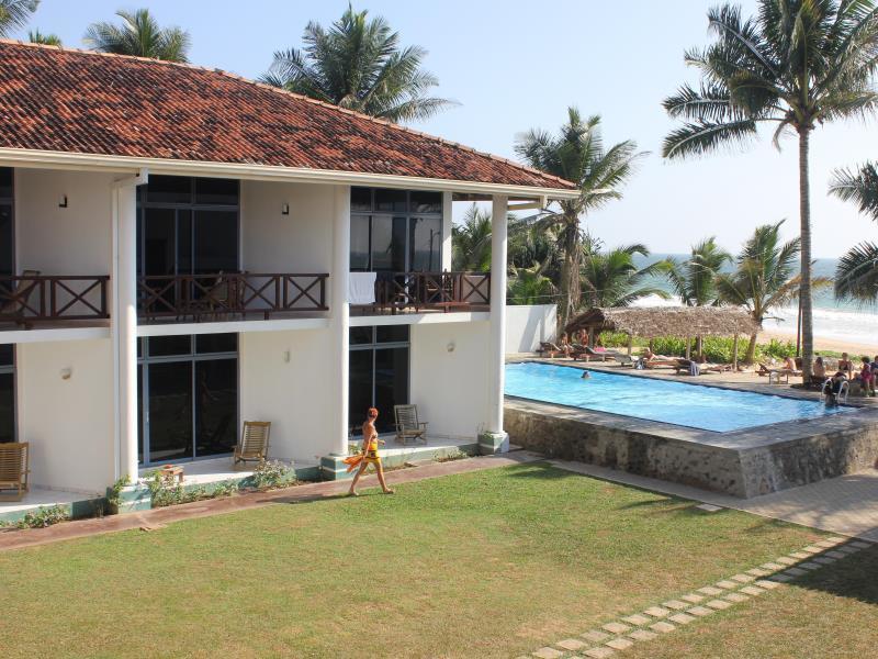 Ranmal Beach Hotel Hikkaduwa Buitenkant foto