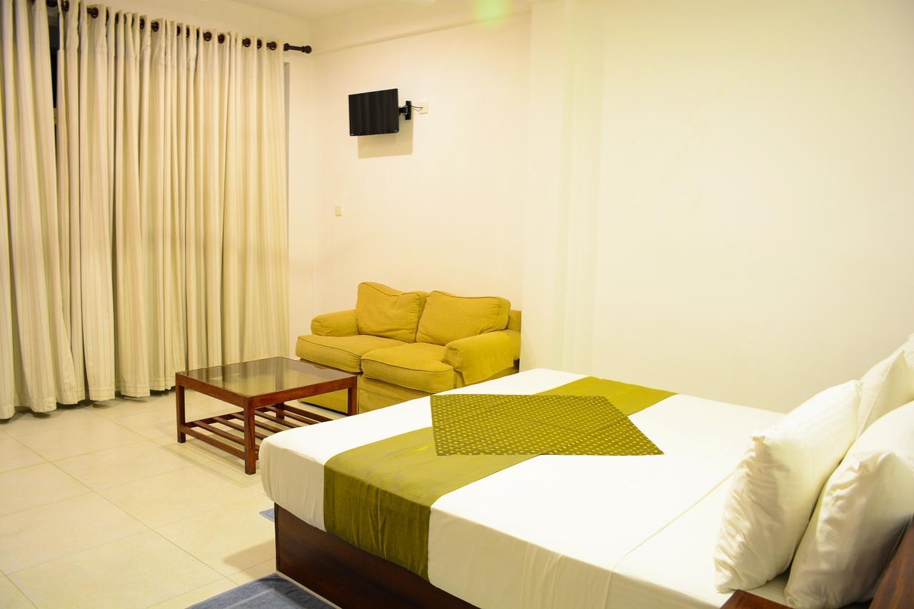 Ranmal Beach Hotel Hikkaduwa Buitenkant foto