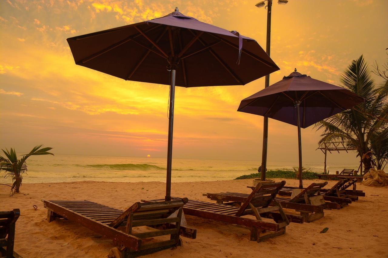 Ranmal Beach Hotel Hikkaduwa Buitenkant foto