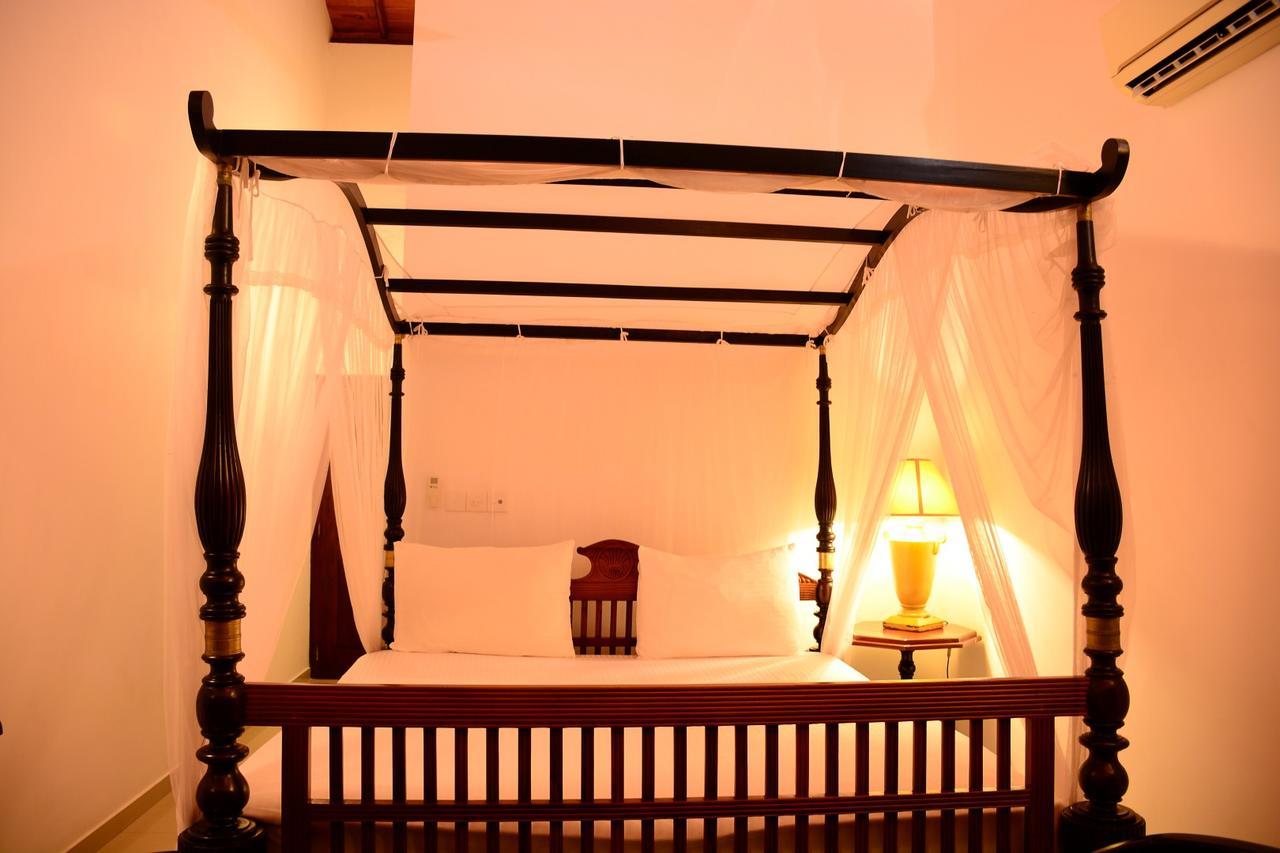 Ranmal Beach Hotel Hikkaduwa Buitenkant foto