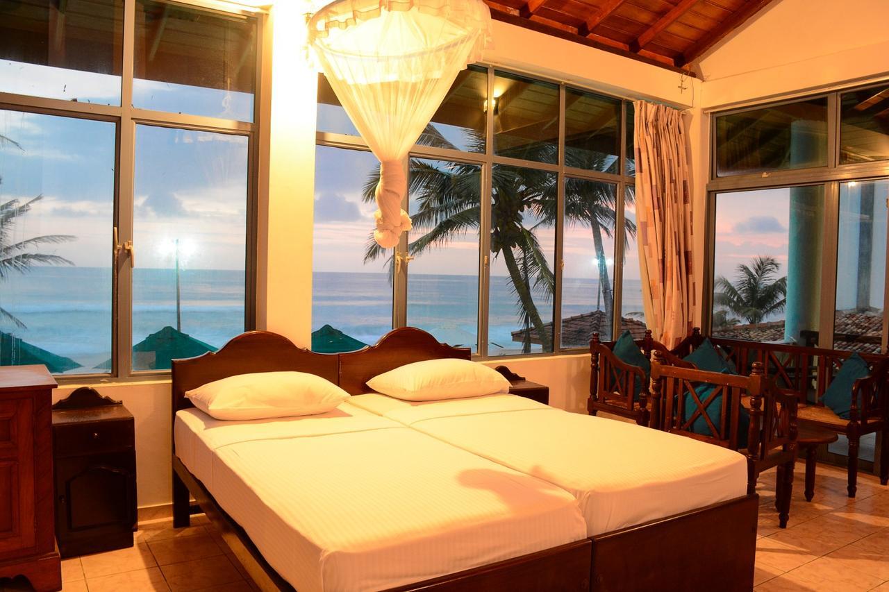 Ranmal Beach Hotel Hikkaduwa Buitenkant foto
